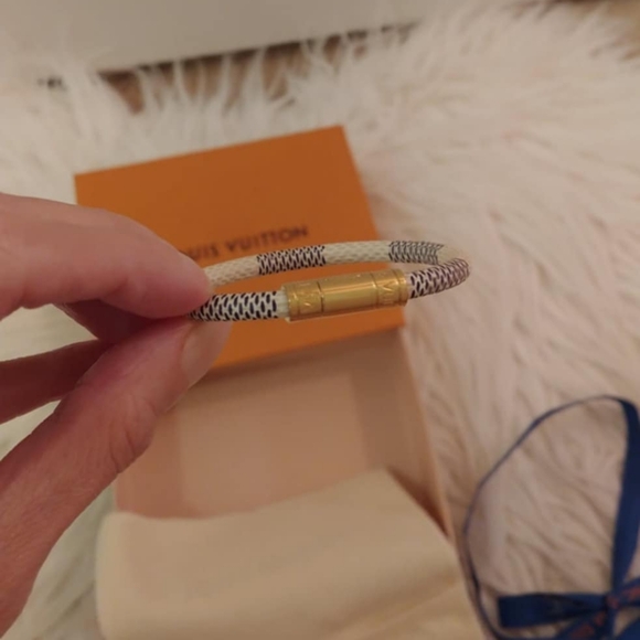 💖FIRM! NWT LOUIS VUITTON DAMIER AZUR BRACELET KEEPIT WHITE M6138F LV (DISCONTIN - Picture 9 of 12